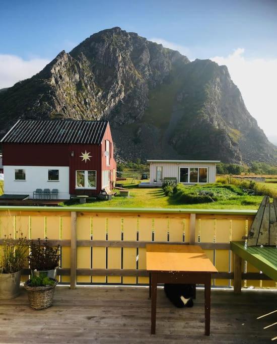 Sjarmerende Hus Med Orkesterplass Til Hav Og Fjell Stave Kültér fotó